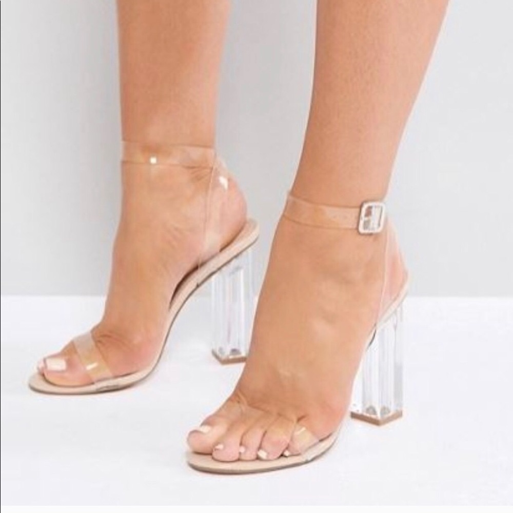🔥NWOT Lucite clear heels